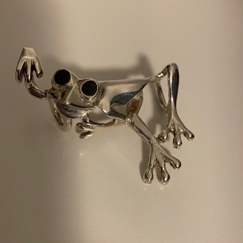 NWOT Adorable, sterling silver frog.